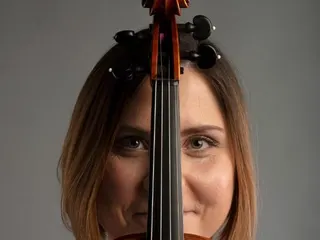 Csap Melinda portréja hegedűvel