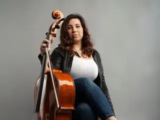 Puskás Bernadett csellójával