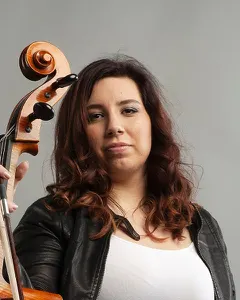 Puskás Bernadett csellójával